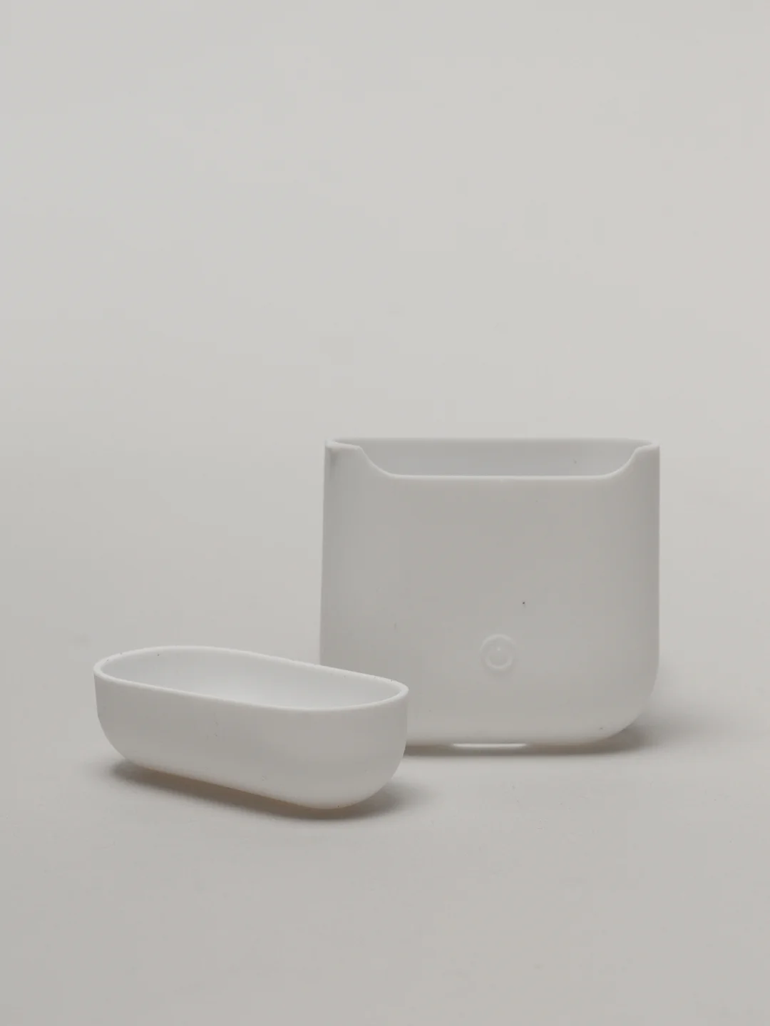 Белый силиконовый чехол для Airpods
