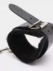 Черный кожаные БДСМ наручники с мехом на застежках