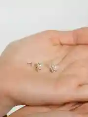 Женские серьги-гвоздики жемчуг