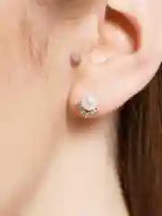 Женские серьги-гвоздики жемчуг