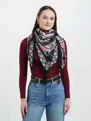 Черный платок с кисточками