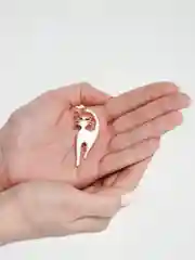Белый брошь "Кошка", 2 цвета