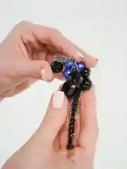 Синий брошь на булавке "Замороженная ягодка"