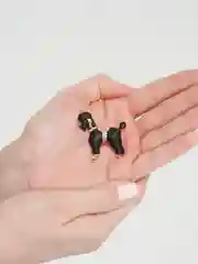 Белый брошь "Собака", со стразами, 2 цвета
