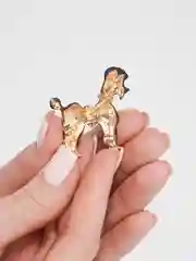 Белый брошь "Собака", со стразами, 2 цвета