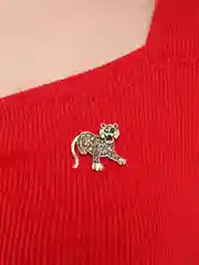 Серый металлик брошь на булавке