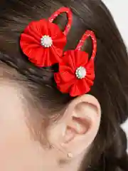 Красный заколка с бантиком. Заколка с цветком