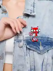 Красный брошь "Кошка"