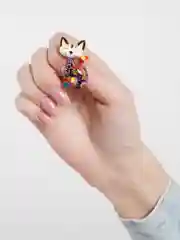 Белый брошь с эмалью "Черный кот"