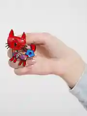 Красный брошь "Кошка"