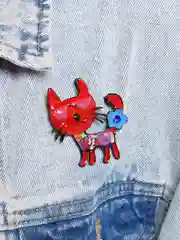 Красный брошь "Кошка"