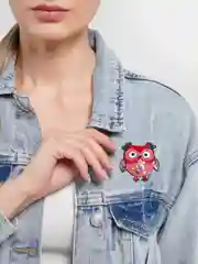 Красный брошь "Сова"