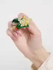 Лимонный брошь "Сирень"