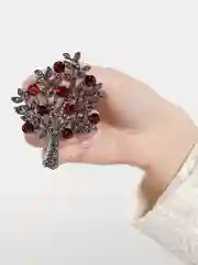 Багровый брошь "Волшебное дерево"