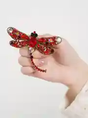 Красный брошь со стразами "Стрекоза"