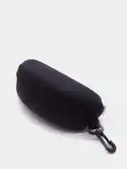 Черный футляр для очков