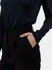 Брюки с защипами, цвет черный