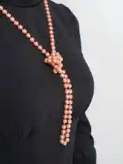 Пастельно-коралловый бусы из искусственного жемчуга