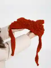 Багровый вязаная шапка с кошачьими ушками