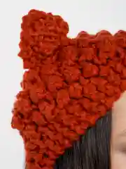 Багровый вязаная шапка с кошачьими ушками