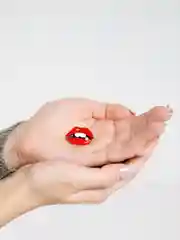 Брошь "Губы"