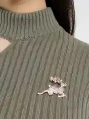 Бронзовый брошь на булавке