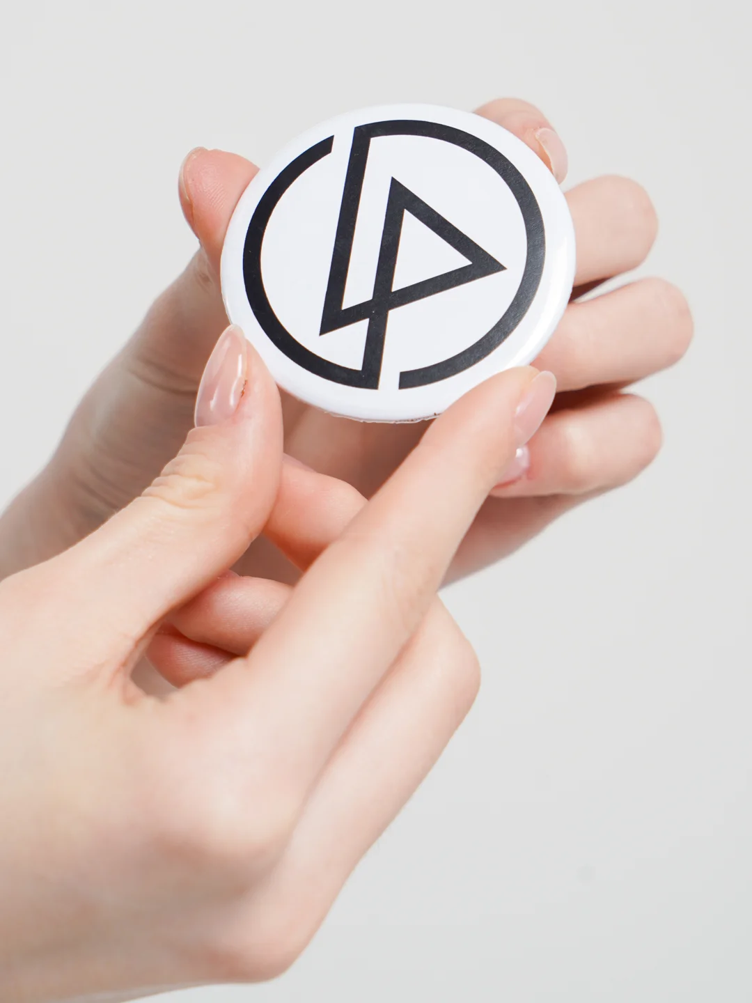 Белый значок "Linkin park" из серии "Рок", 56 мм