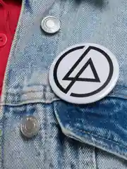 Белый значок "Linkin park" из серии "Рок", 56 мм
