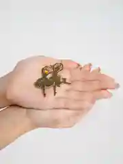 Брошь
