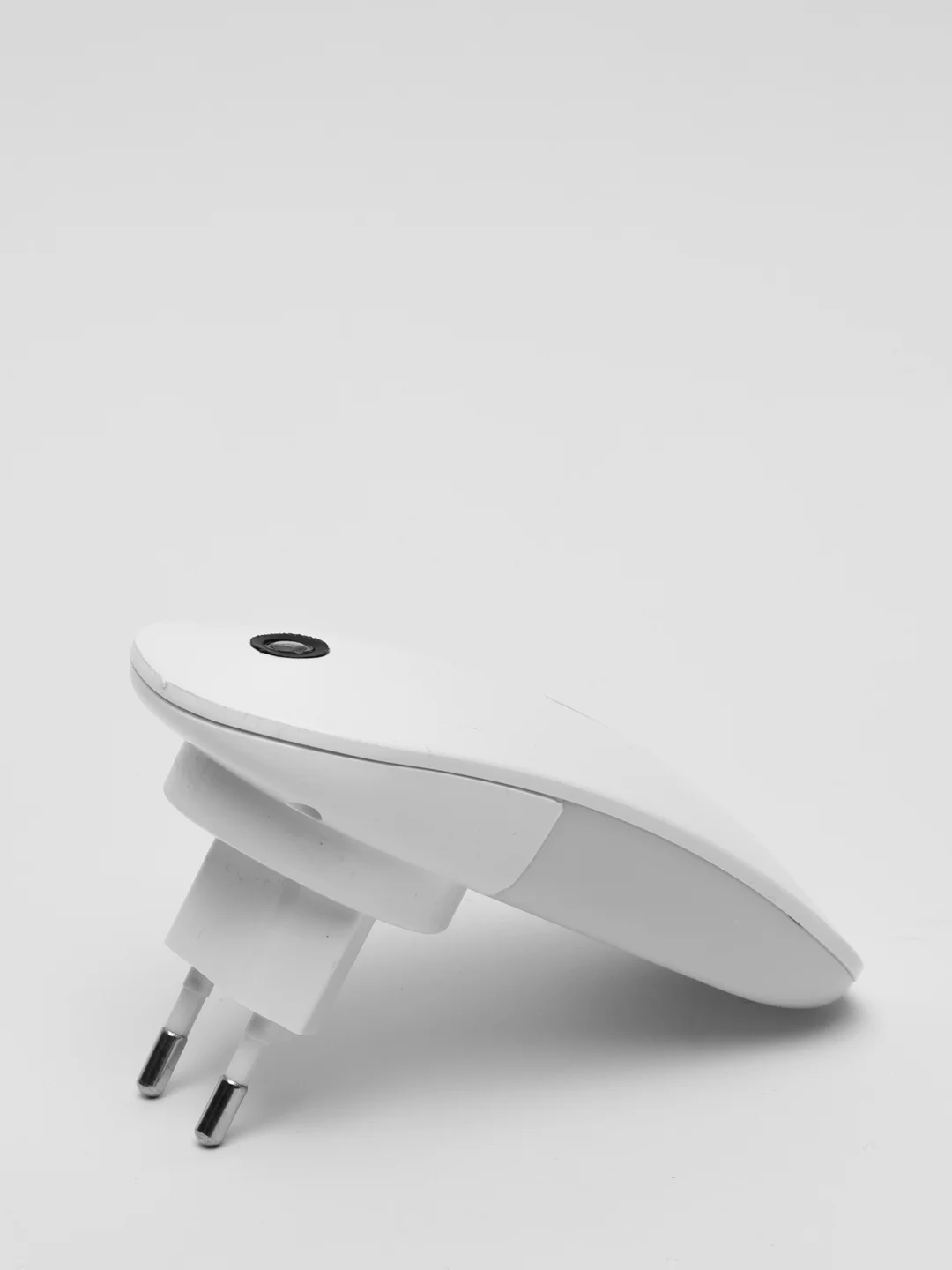 Ночник в розетку с датчиком света, пластиковый, 8 LED, 1 Вт