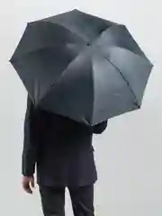 Черный зонт с чехлом