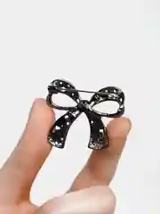 Брошь "Бант", цвет серый
