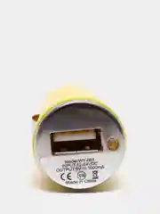 Желтый автомобильное зарядное устройство USB