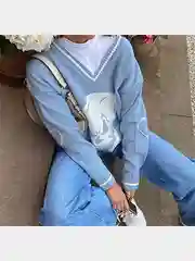 Свитер вязанный с V-образный вырезом