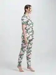Белый пижама женская: брюки и рубашка