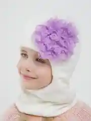 Зимняя шапка-шлем без помпона с цветком, молочный