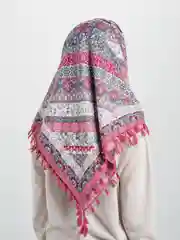 Коралловый шарф-платок с кисточками