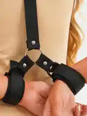 Бандаж для связывания рук и шеи