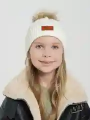 Белый детская шапка, со съемным помпоном, из меха енота