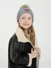 Серый детская шапка, со съемным помпоном, из меха енота