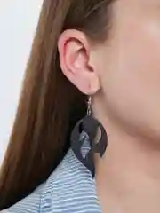 Деревянные серьги Черный огонь
