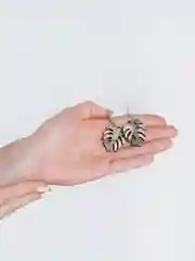 Деревянные серьги Монстера