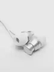 Белый наушники проводные
