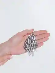 Серый длинные серьги с подвесками геометрической формы