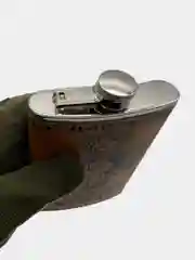 Фляжка подарочная 0.25 л в оплетке с принтом "Настоящий мужик" (FL9-51)