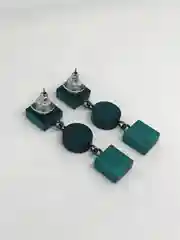 Зеленый серьги из дерева ручной работы