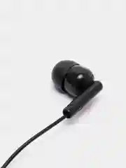 Черный наушники вакуумные 1м. Чёрные и Белые