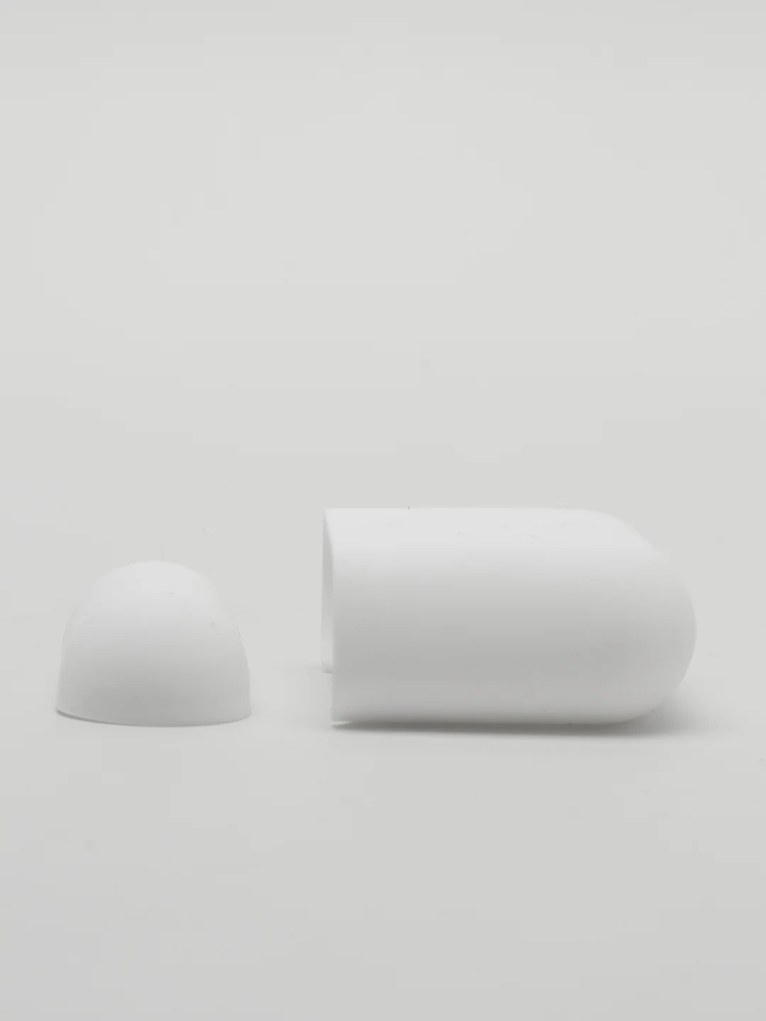 Белый чехол для Apple AirPods Soft Touch силиконовый