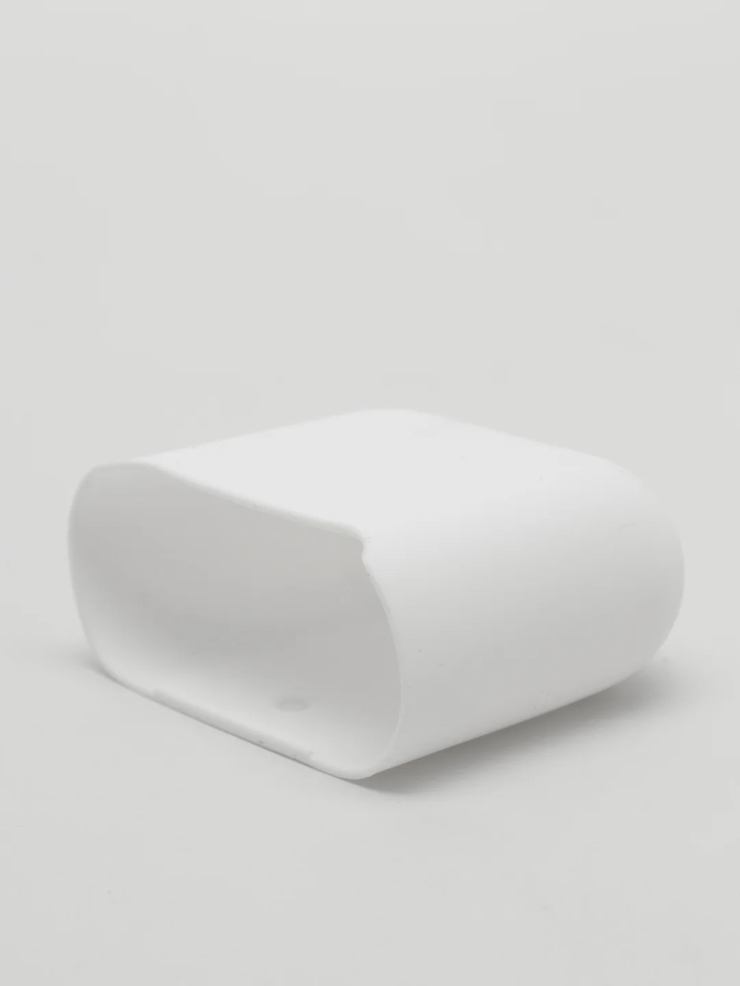 Белый чехол для Apple AirPods Soft Touch силиконовый