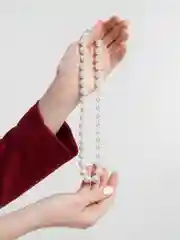 Белый бусы из искусственного жемчуга